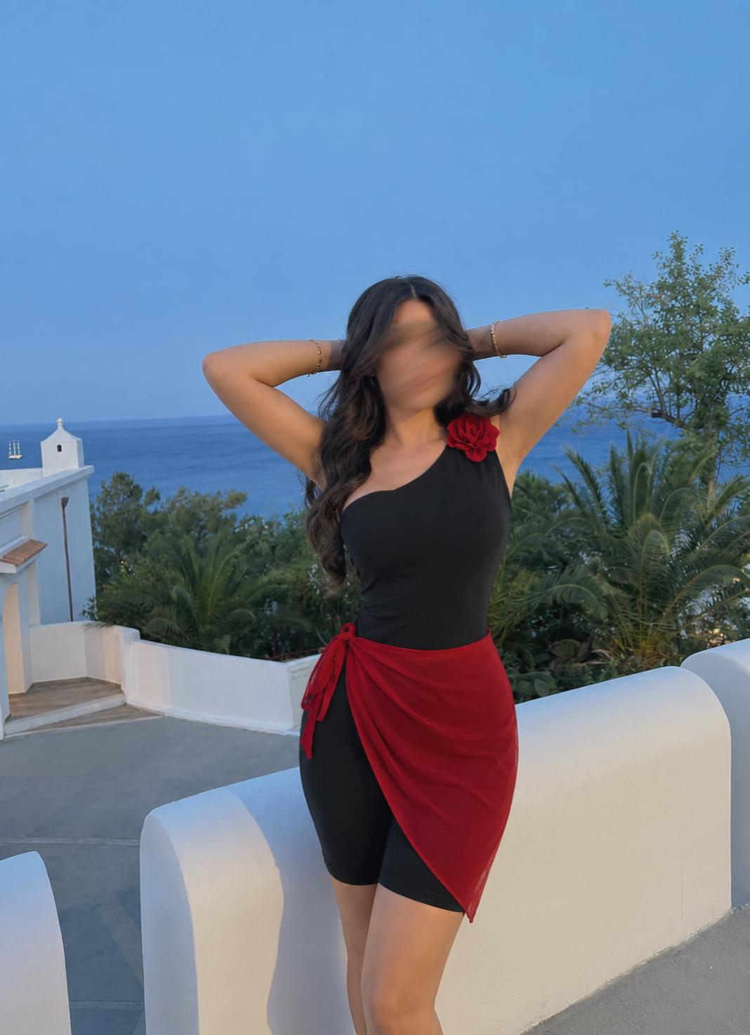 Burkini Flora avec cache maillot- Noir et rouge